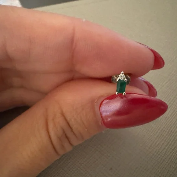 Diamond and Emerald dainty stud earrings - Picture 2 of 4